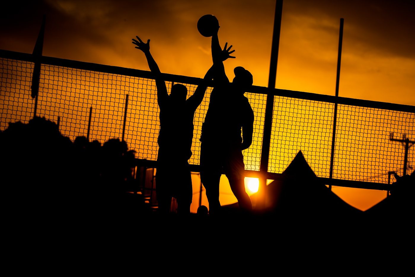 Beach volley στο ηλιοβασίλεμα — Sunset BV Club